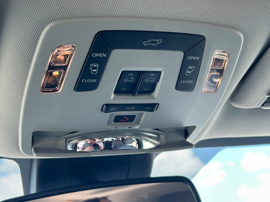 Used 2026 Toyota Sienna XLE FWD image 20
