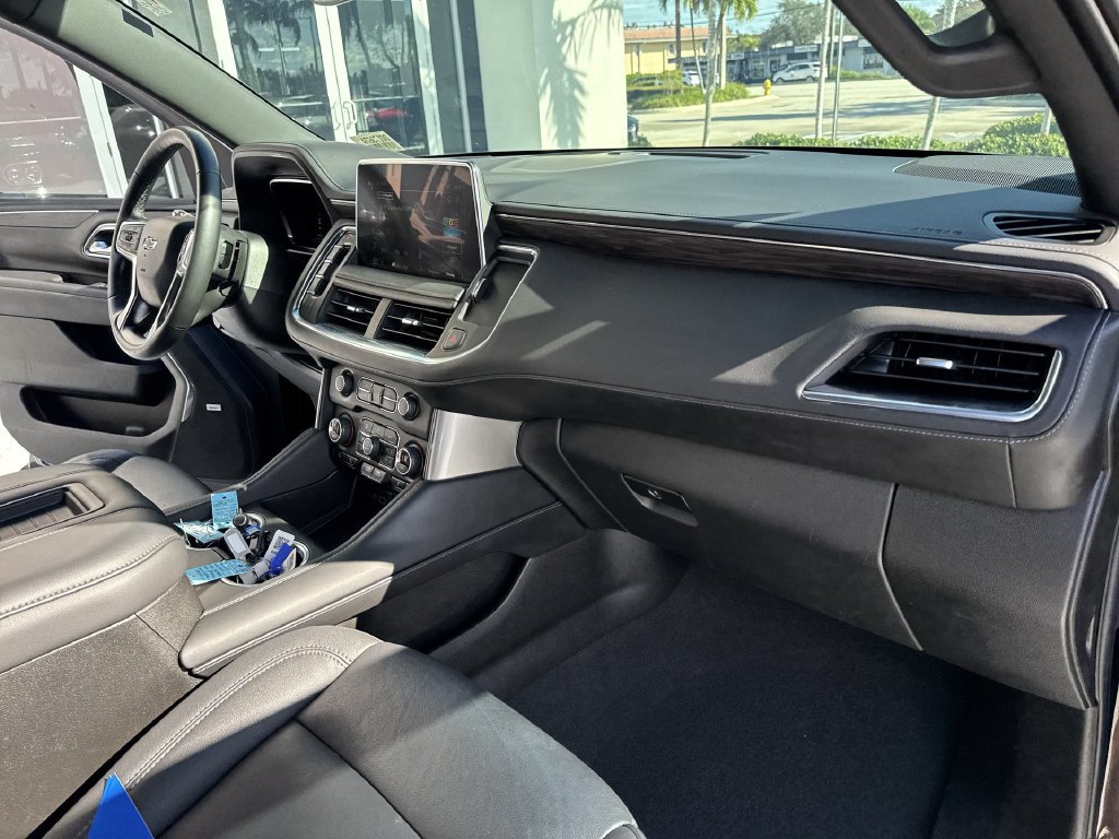 Used 2023 Chevrolet Tahoe Z71 w/ Luxury Package AWD/4WD image 32