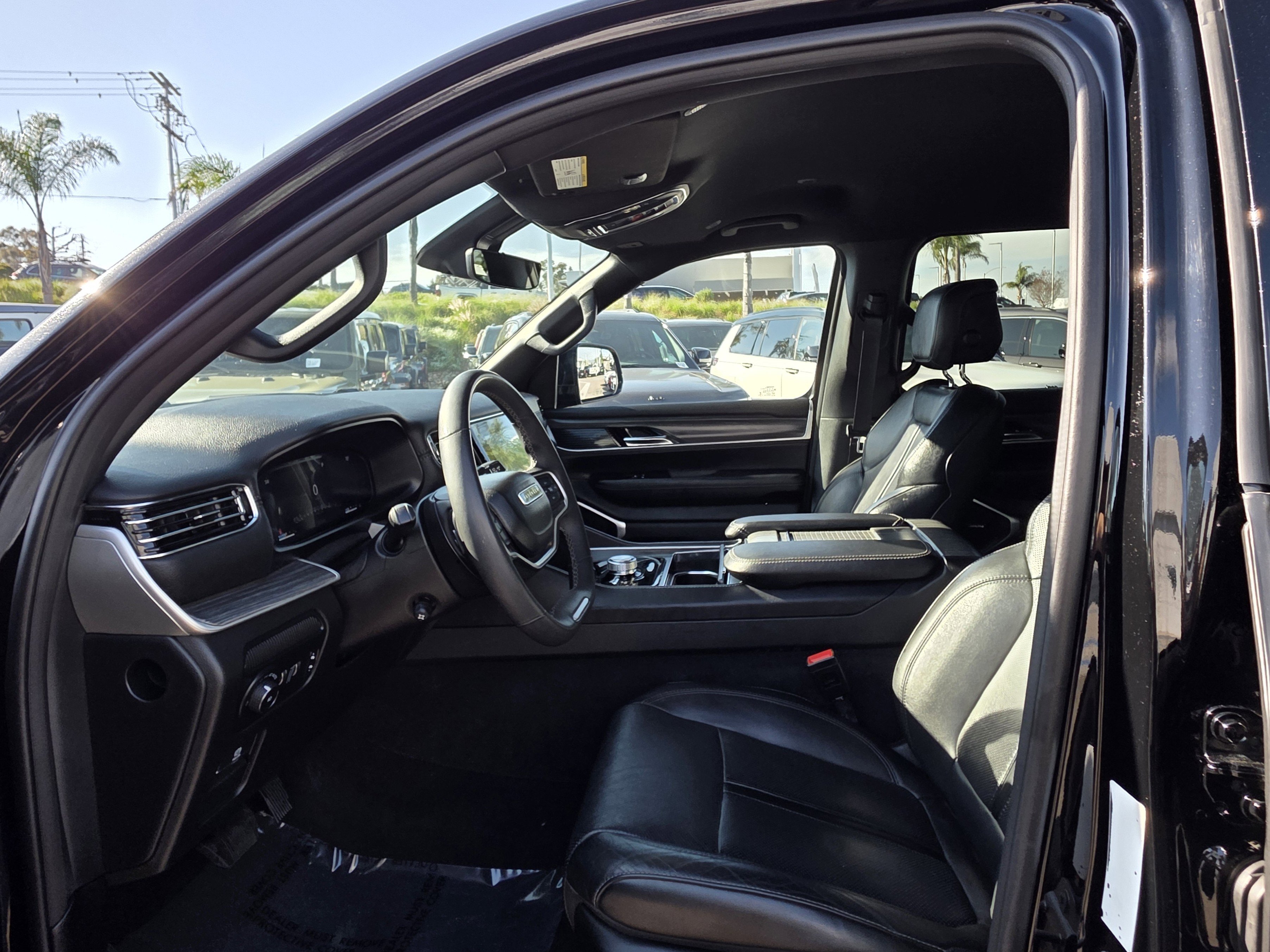 Certified 2023 Jeep Wagoneer Series II AWD/4WD image 15