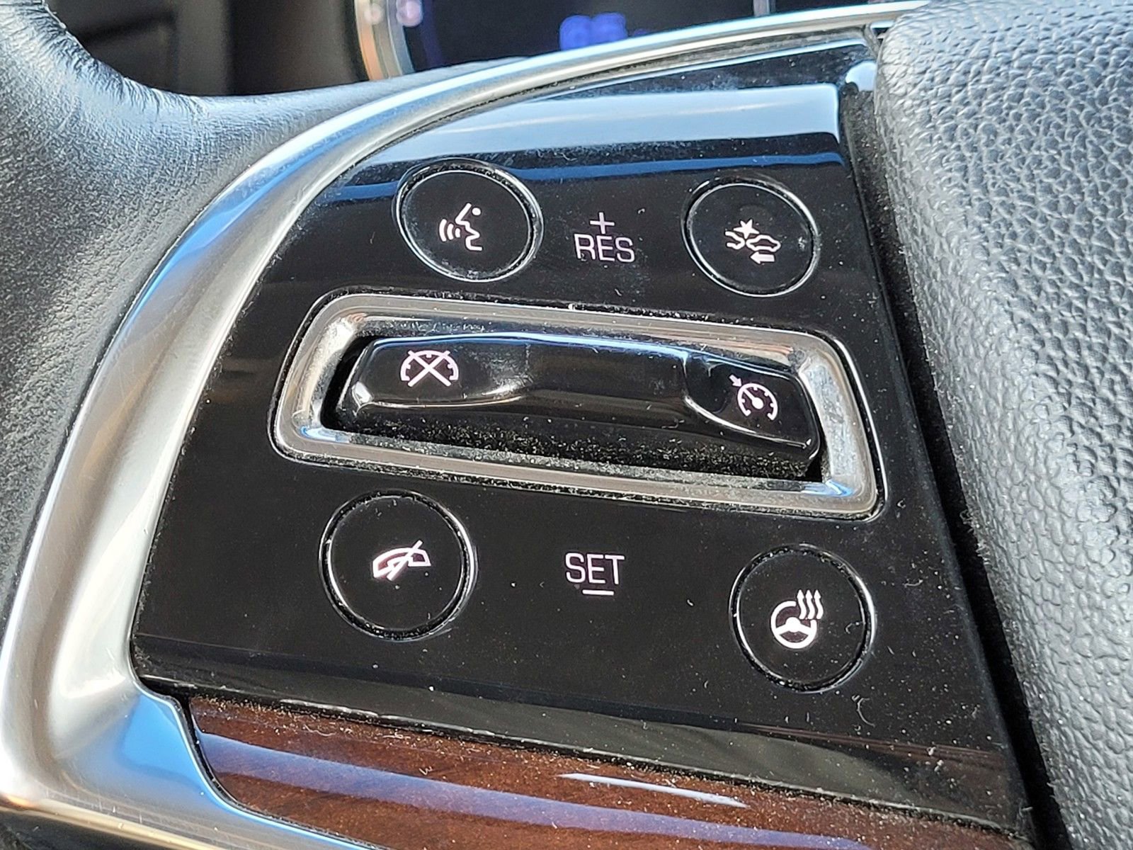 Used 2017 Cadillac Escalade Luxury AWD/4WD image 31