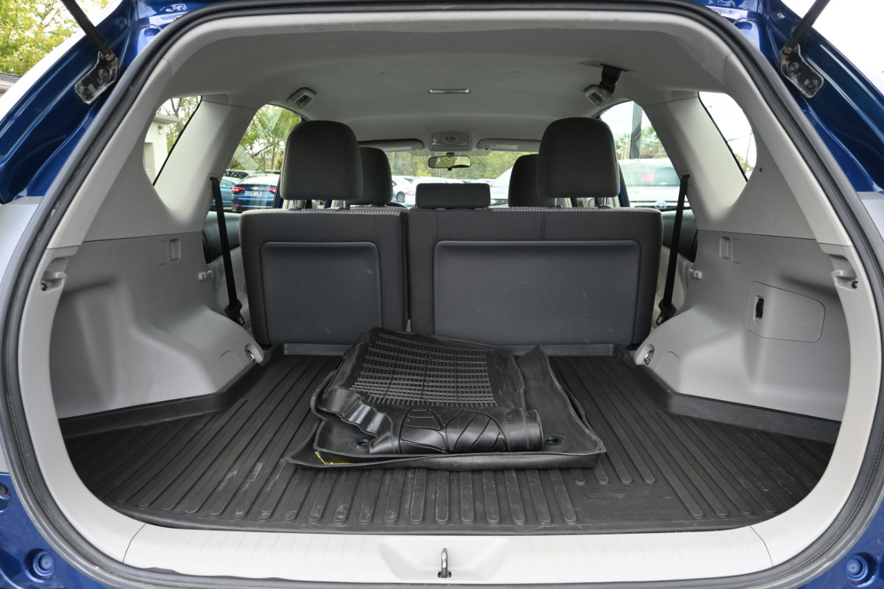 Used 2017 Toyota Prius V Three image 21