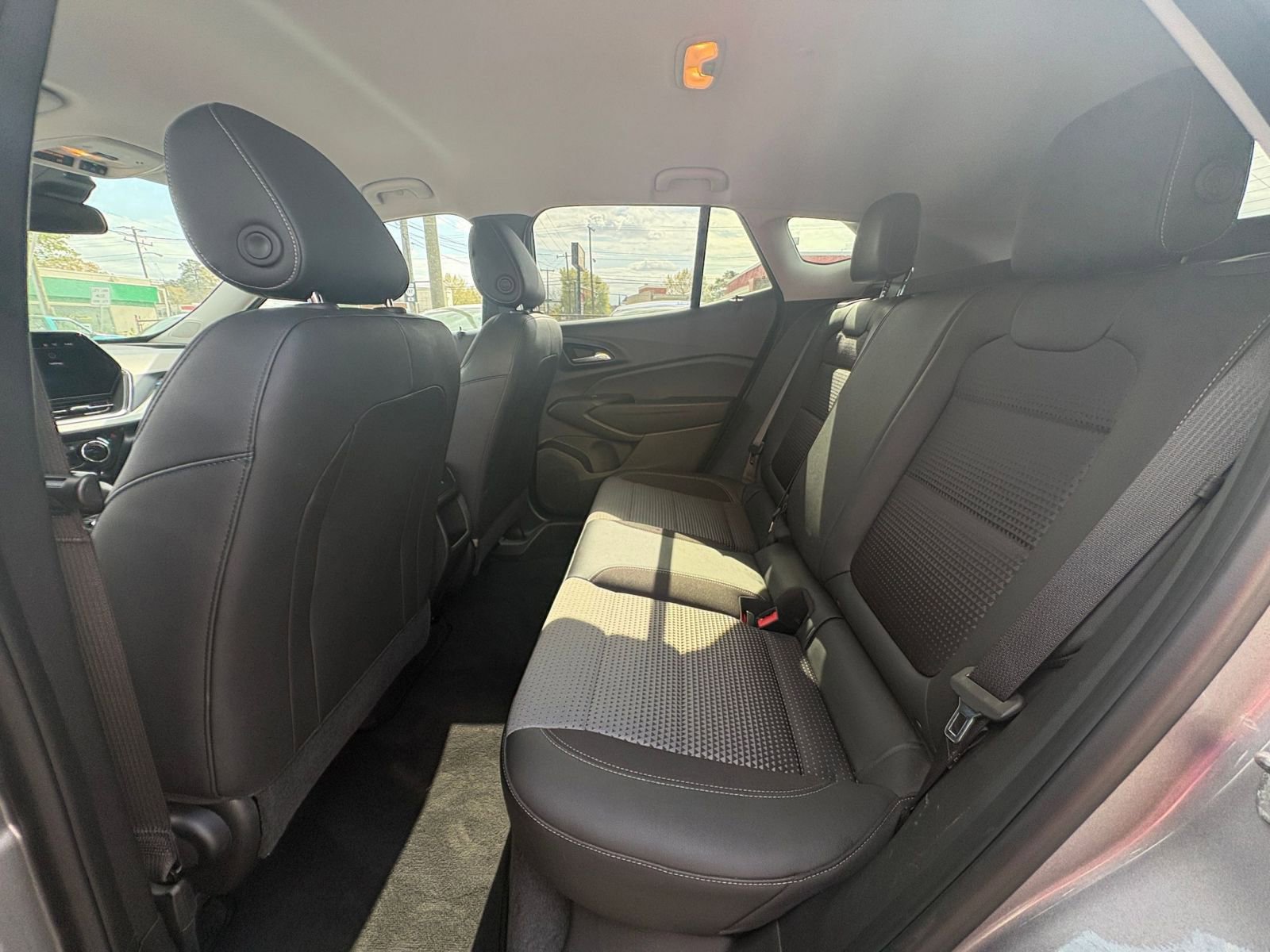 Used 2025 Chevrolet Trax LT image 24