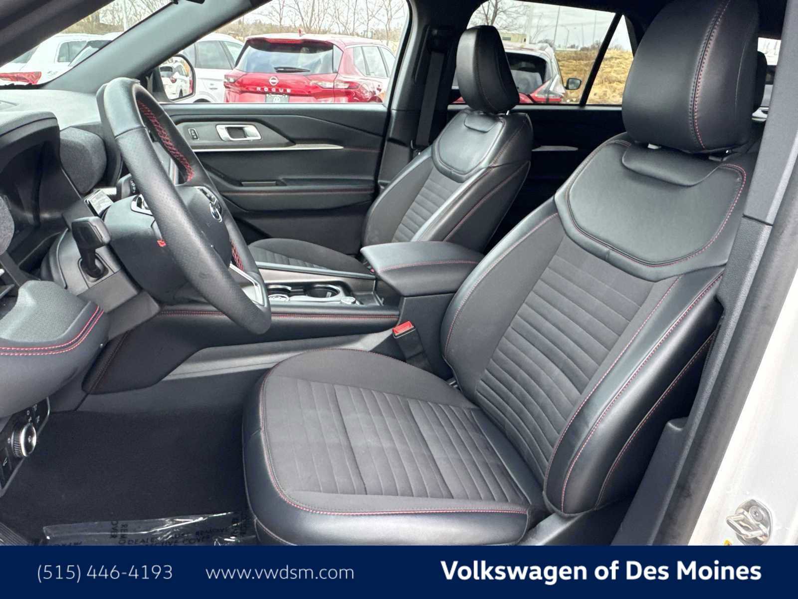 Used 2025 Ford Explorer ST-Line w/ ST-Line Street Pack image 11