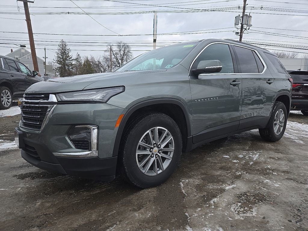 Used 2023 Chevrolet Traverse LT image 3