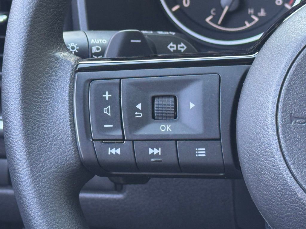 Certified 2023 Nissan Rogue SV FWD image 16