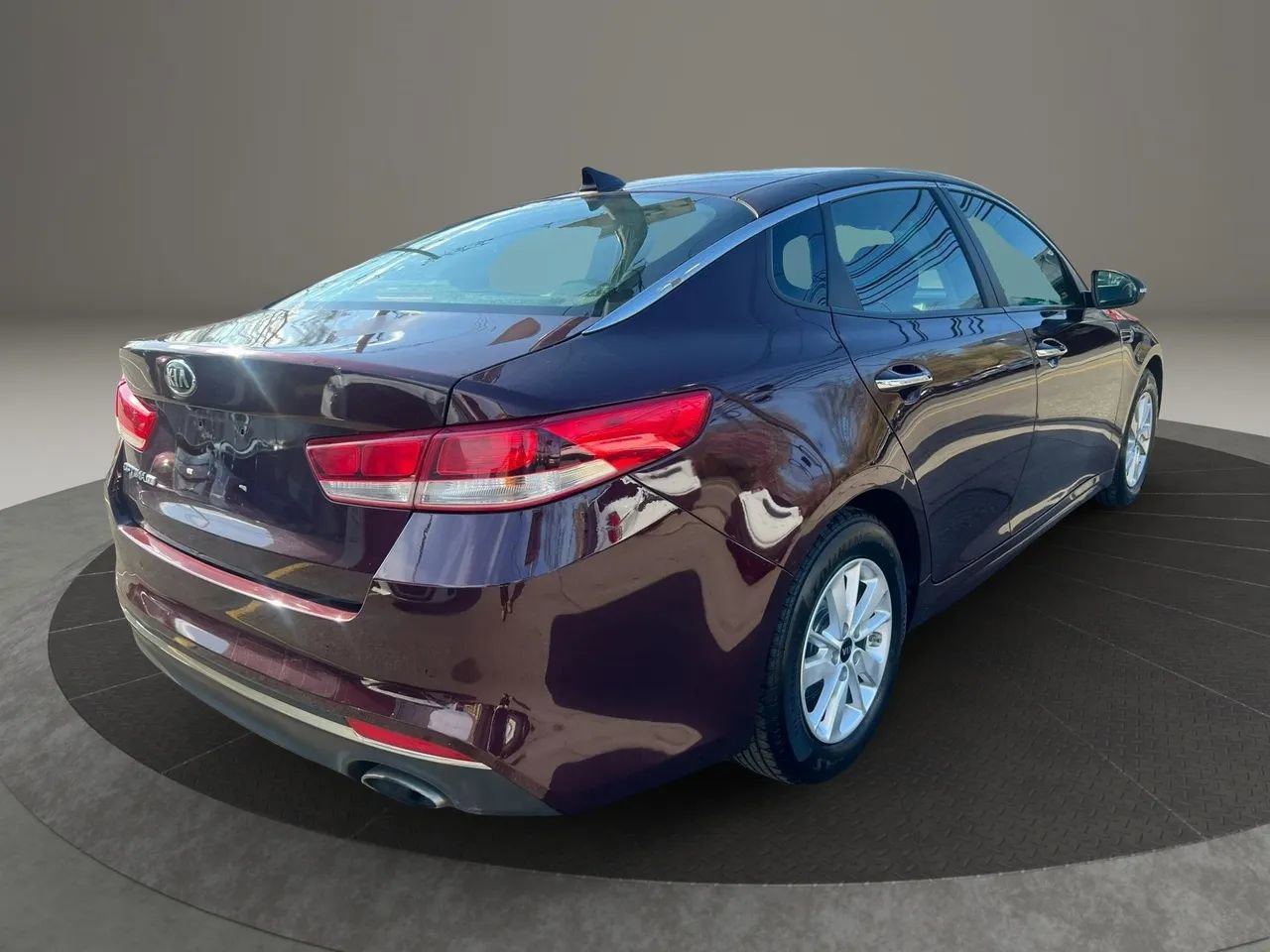 Used 2018 Kia Optima LX FWD image 5