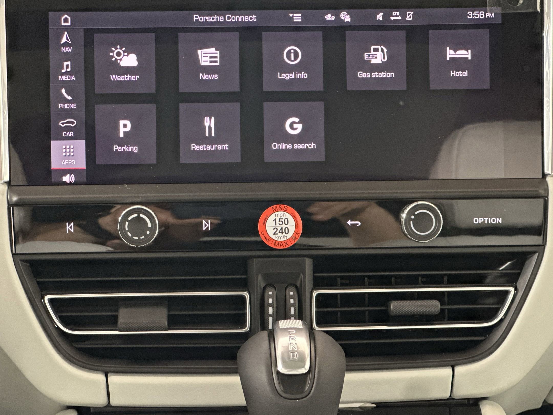 Certified 2025 Porsche Macan image 30