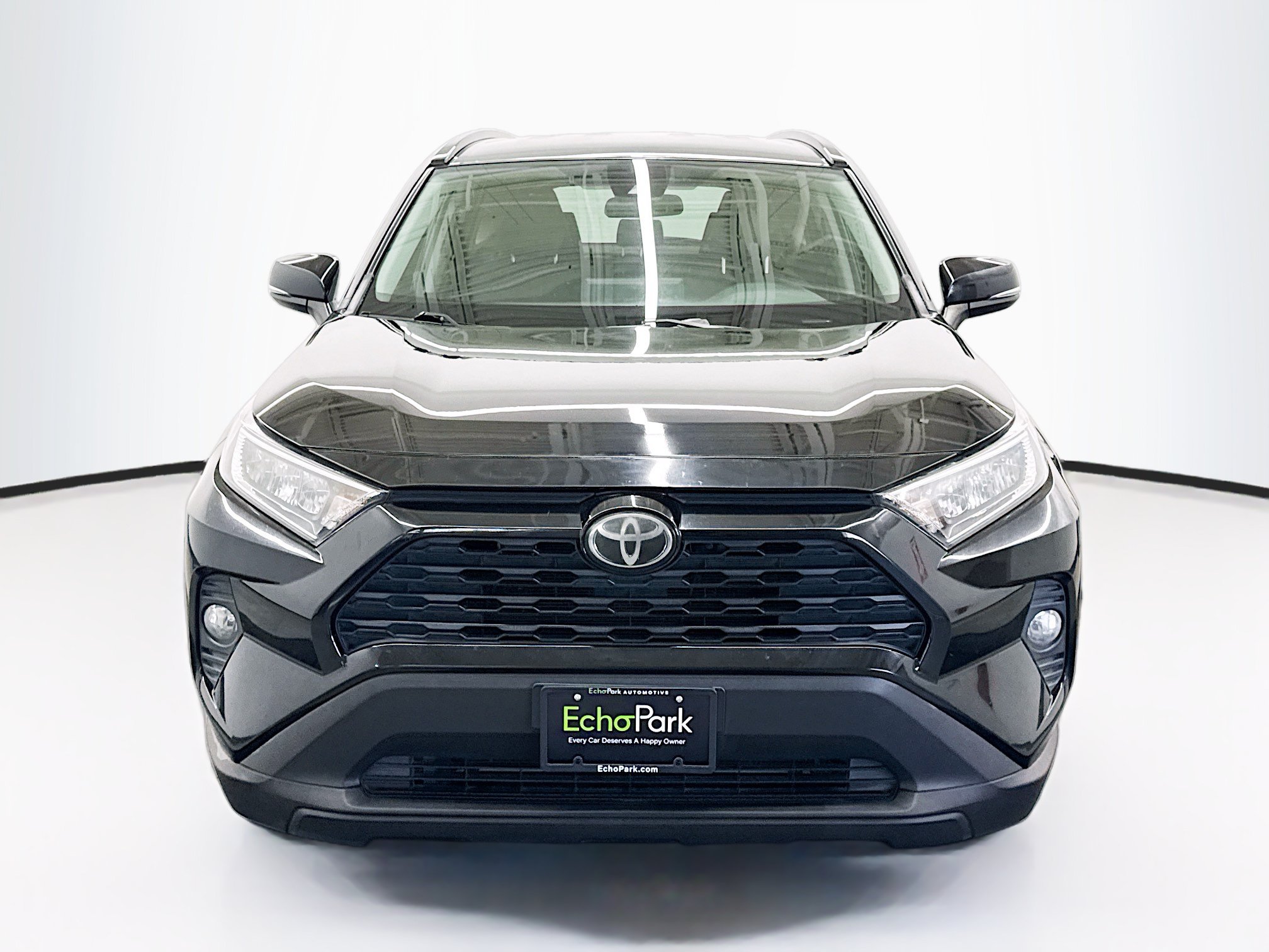 Used 2021 Toyota RAV4 XLE FWD image 2