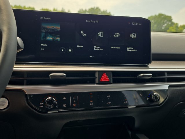 New 2026 Kia Sorento LX FWD image 11