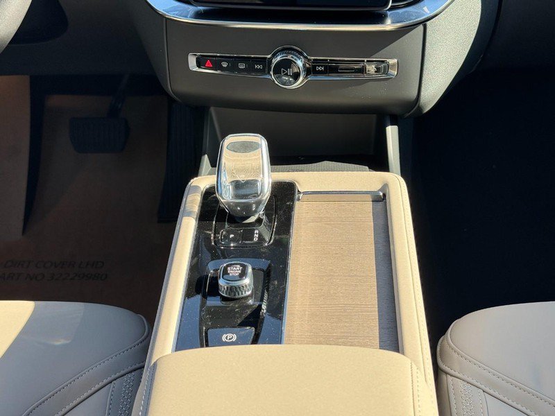 New 2026 Volvo XC90 T8 Plus w/ Protection Package Premier AWD/4WD image 9