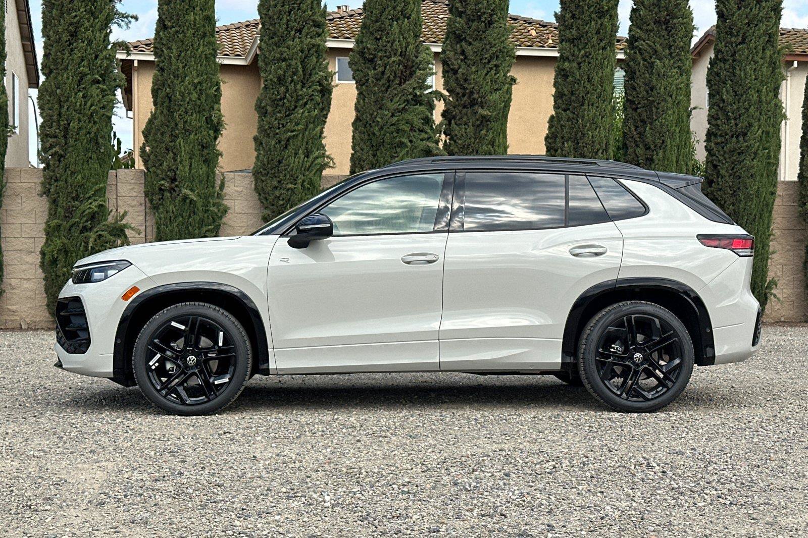 New 2026 Volkswagen Tiguan SE R-Line FWD image 6