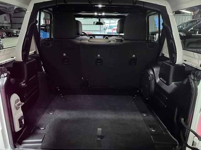 Used 2021 Jeep Wrangler Unlimited Sahara w/ Uconnect 4C Nav & Sound Group AWD/4WD image 4