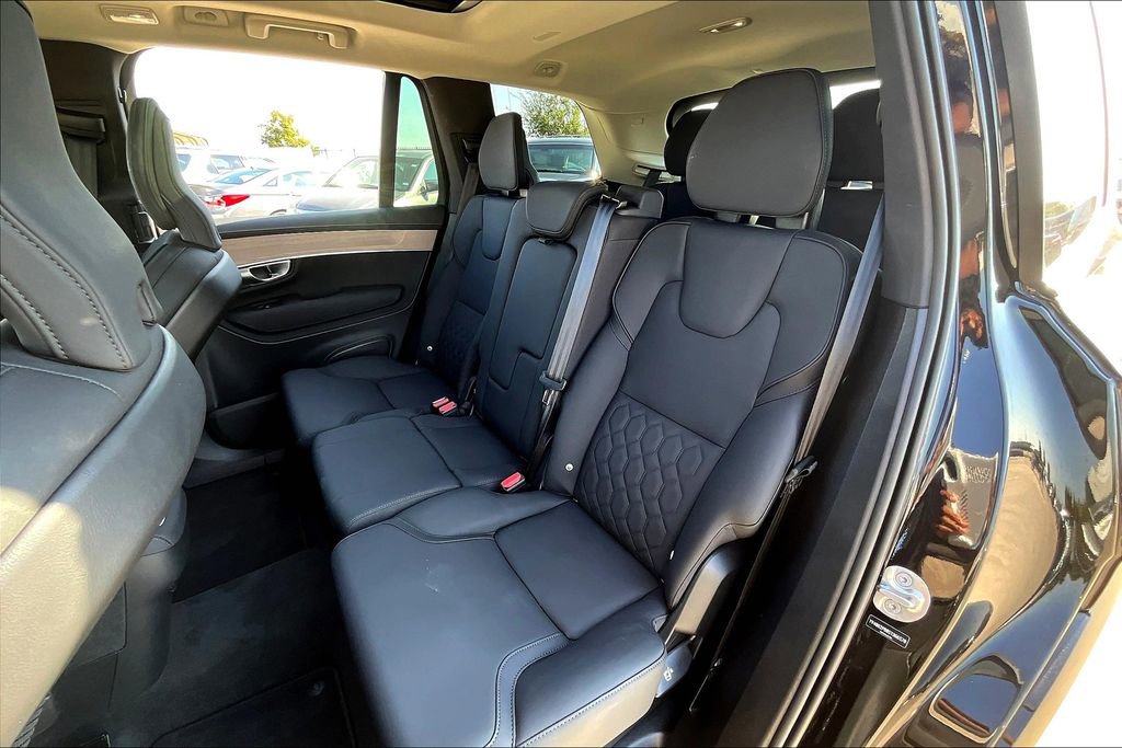 Certified 2025 Volvo XC90 B6 Plus image 34