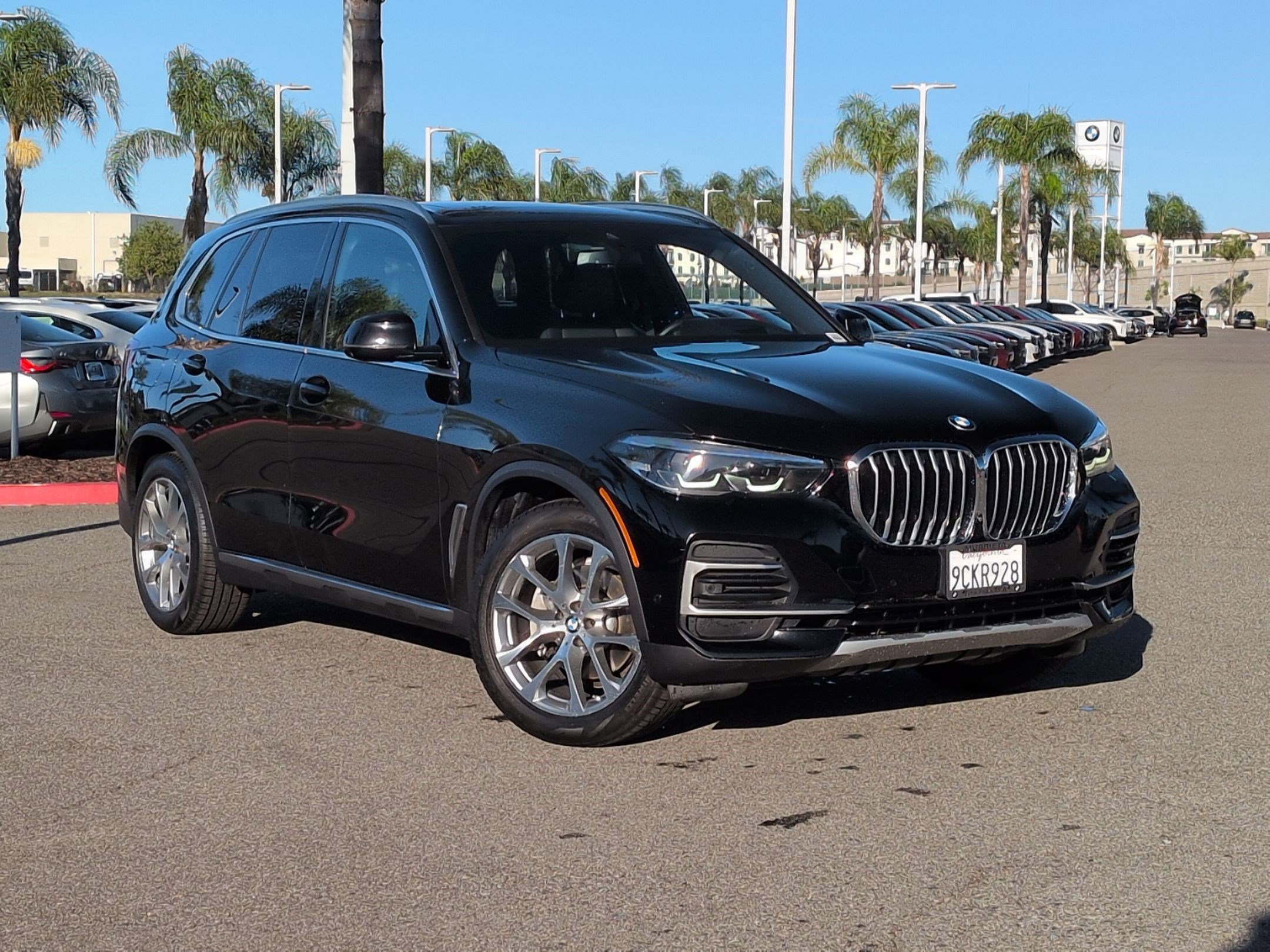 Used 2022 BMW X5 xDrive40i w/ Premium Package AWD/4WD image 2