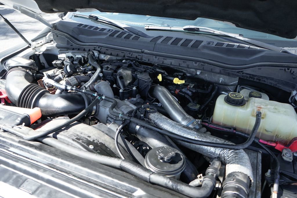 Used 2017 Ford F550 2WD Regular Cab Super Duty image 13