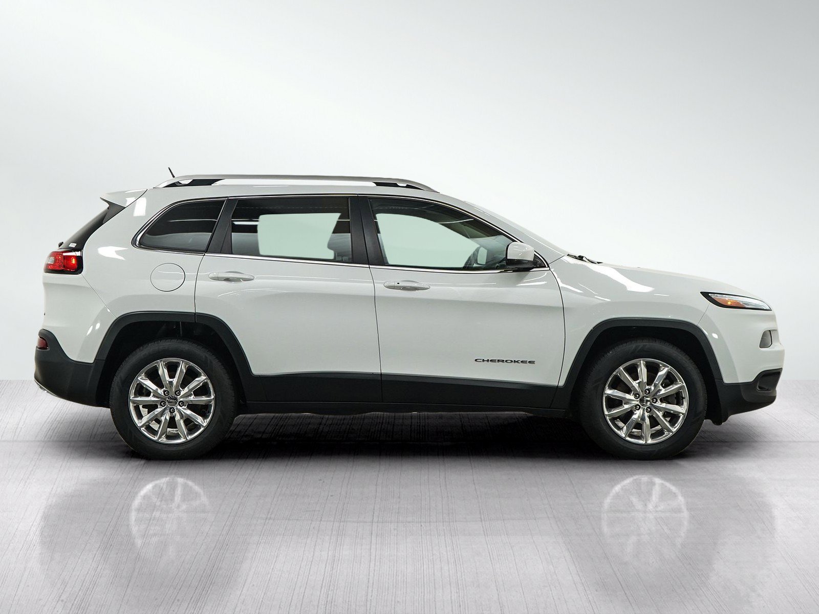 Used 2015 Jeep Cherokee Limited w/ Luxury Group AWD/4WD image 6