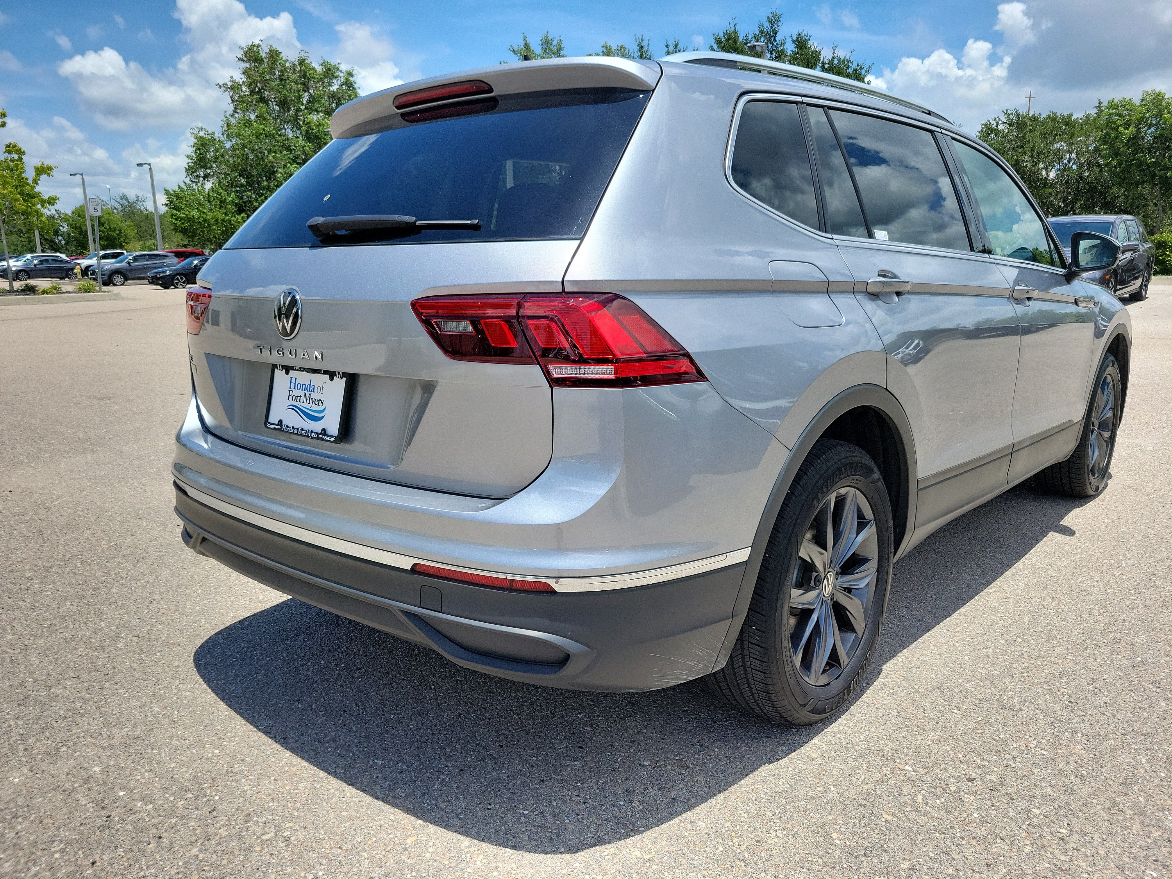 Used 2024 Volkswagen Tiguan SE FWD image 6
