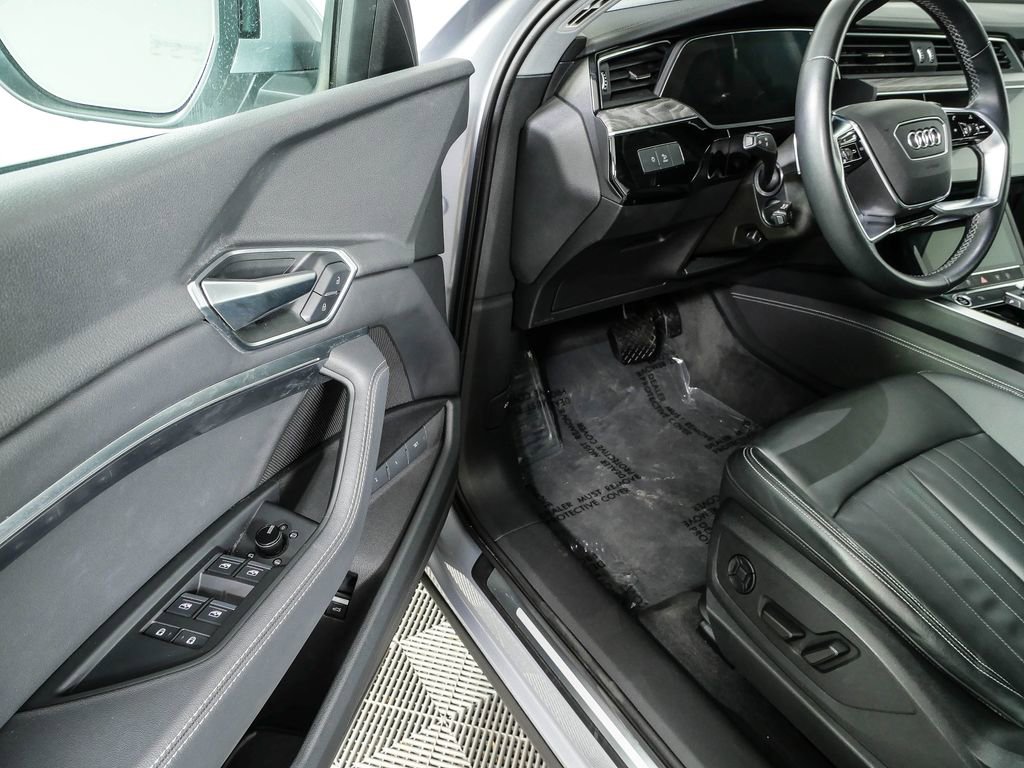 Certified 2022 Audi e-tron Premium AWD/4WD image 7
