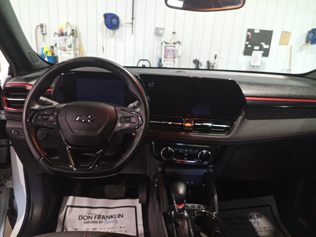 Used 2024 Chevrolet TrailBlazer RS w/ Convenience Package FWD image 17