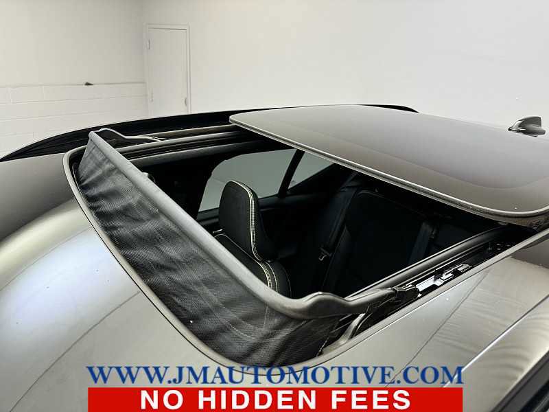 Used 2020 Volvo XC40 T5 R-Design image 10