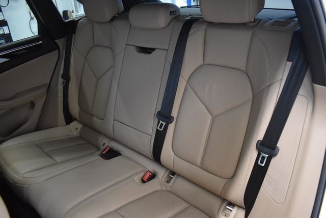 Used 2020 Porsche Macan AWD/4WD image 7