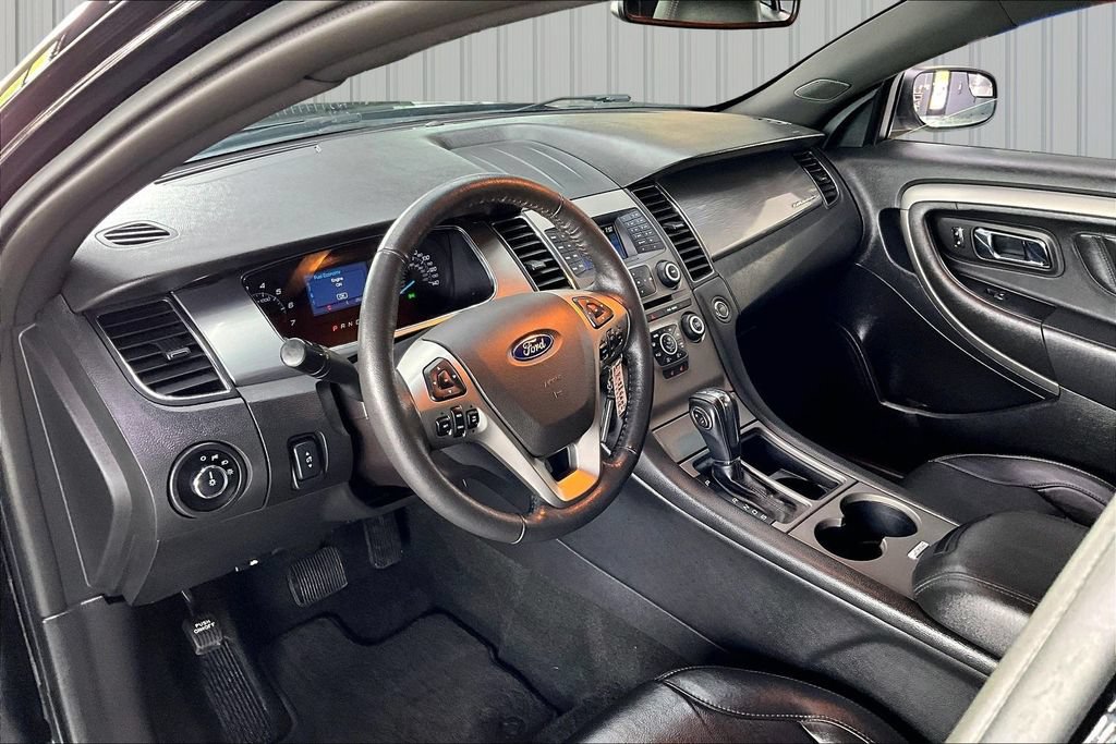 Used 2018 Ford Taurus SEL FWD image 16