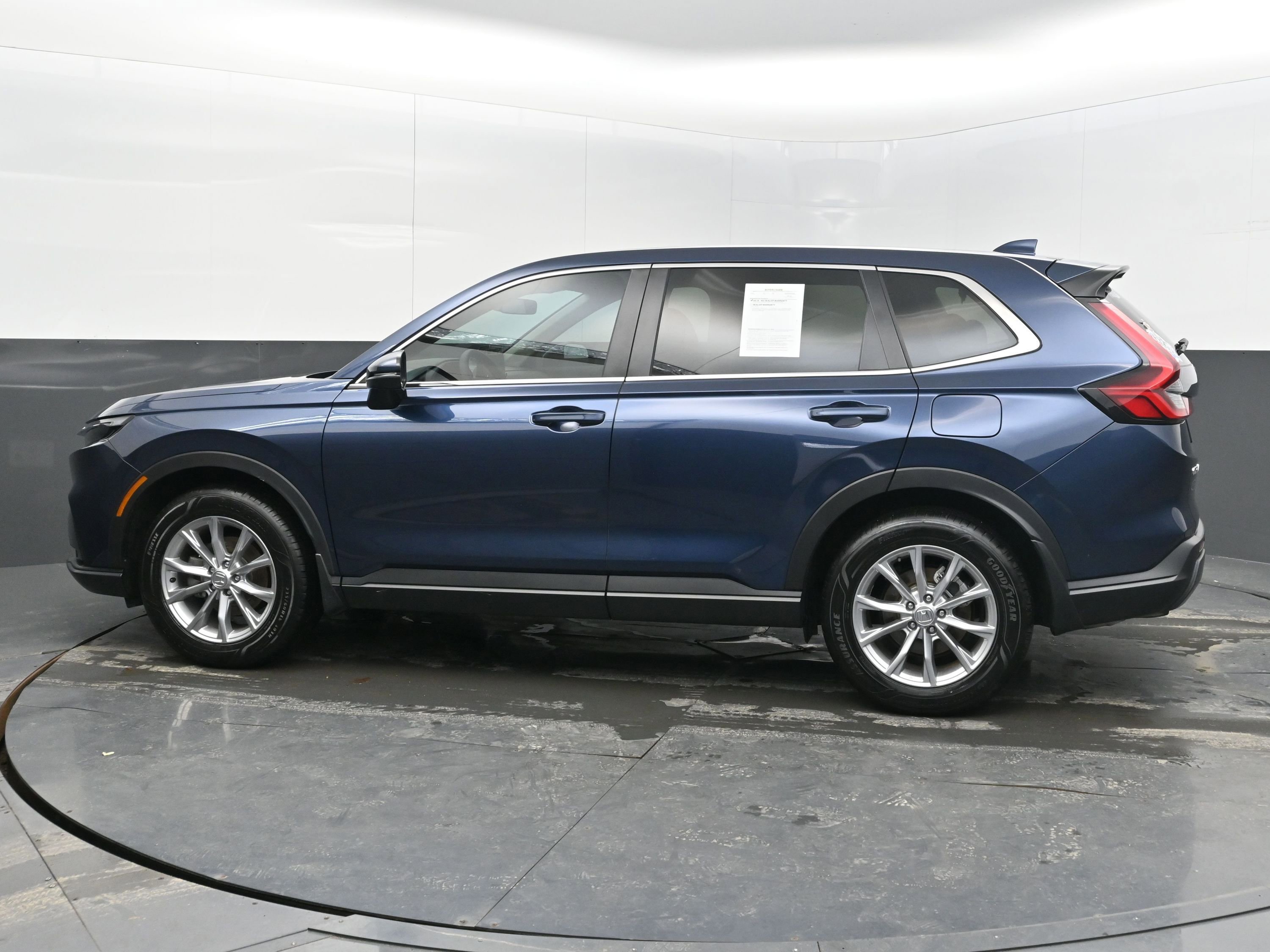 Used 2025 Honda CR-V EX image 7