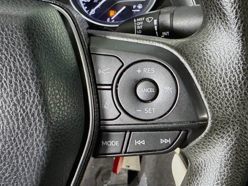Used 2019 Toyota Camry LE FWD image 14