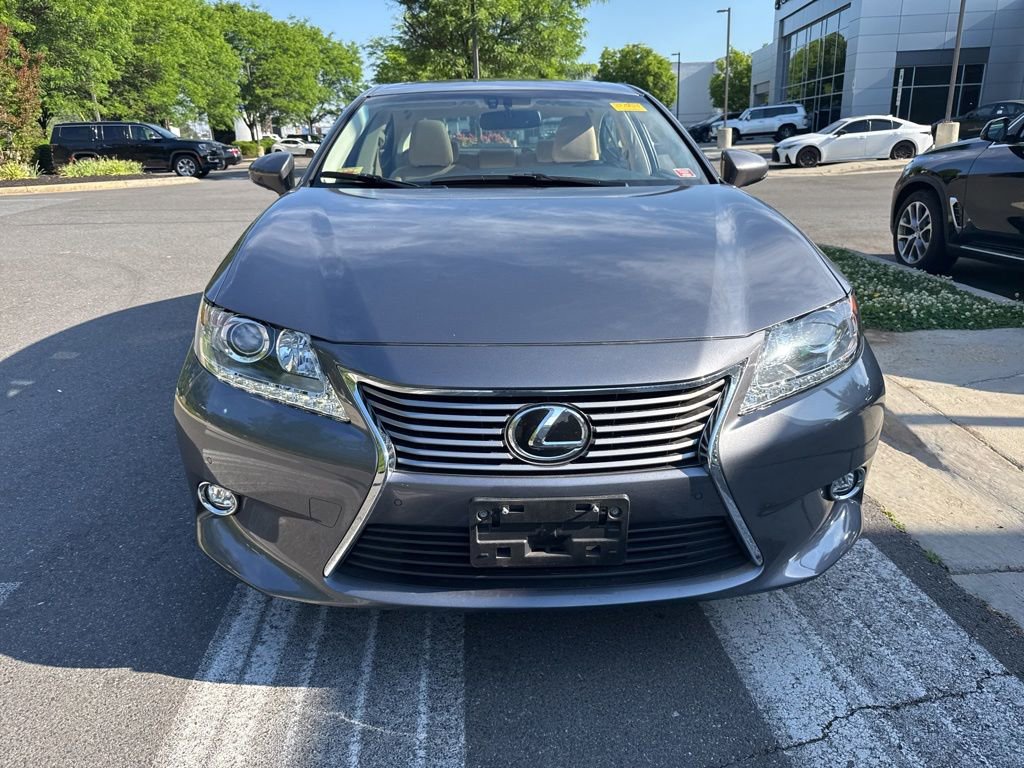 Used 2014 Lexus ES 350 w/ Luxury Package FWD image 2