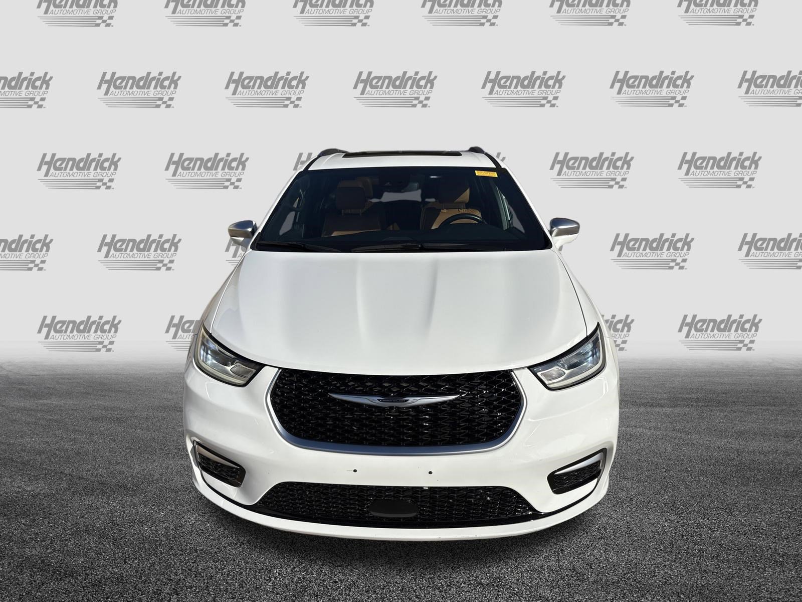 Used 2021 Chrysler Pacifica Pinnacle image 3