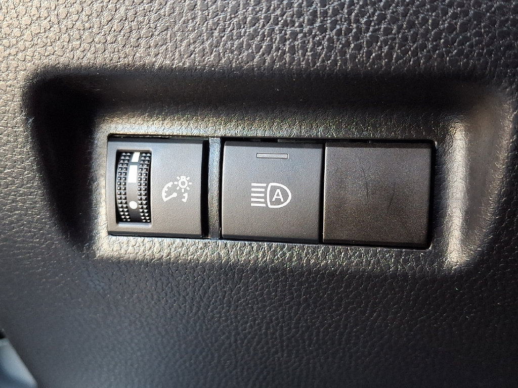 Used 2025 Toyota RAV4 LE AWD/4WD image 27