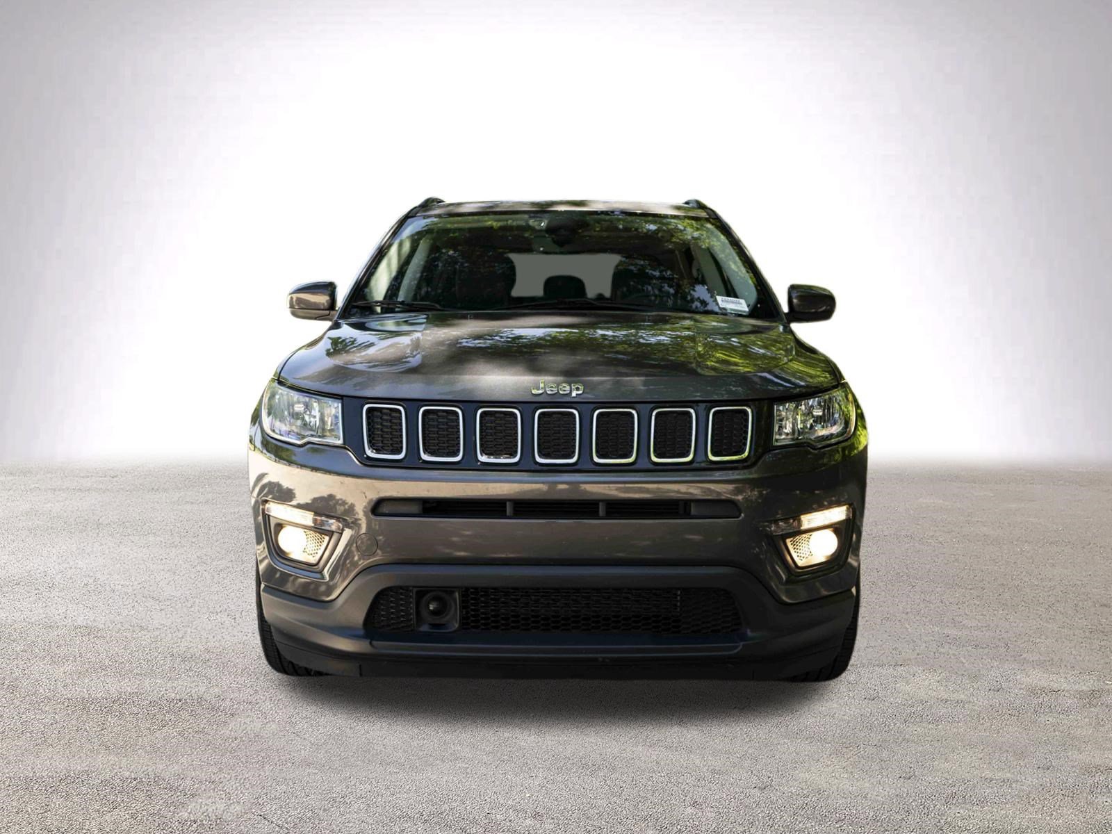 Used 2020 Jeep Compass Latitude FWD image 3