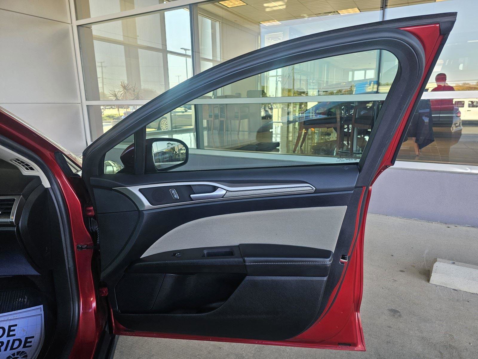 Used 2020 Ford Fusion S image 11