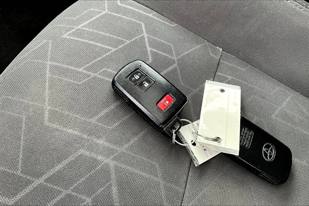 Used 2016 Toyota Tacoma TRD Sport image 36