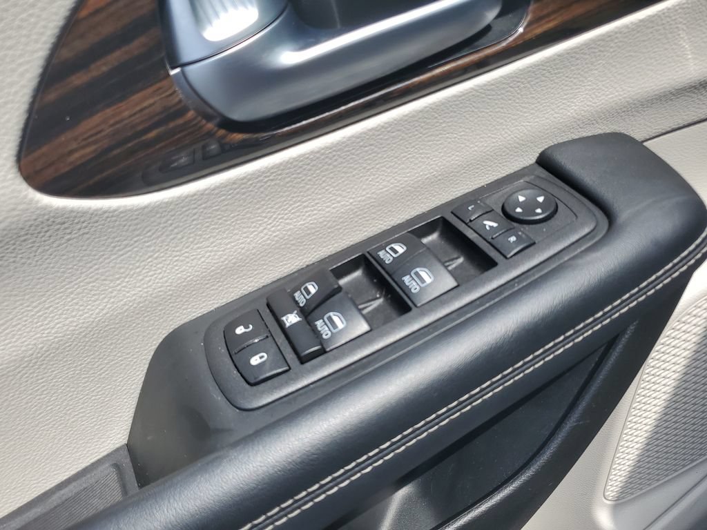 Certified 2023 Chrysler Pacifica Limited FWD image 23