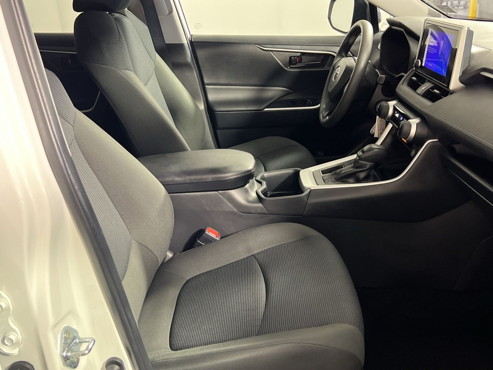 Used 2025 Toyota RAV4 LE FWD image 28