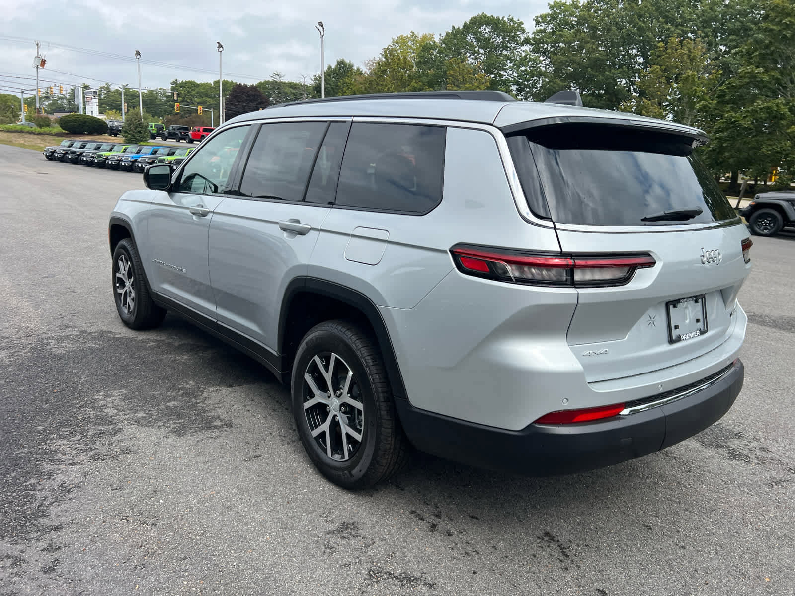 New 2025 Jeep Grand Cherokee L Limited w/ Trailer Tow Package image 6