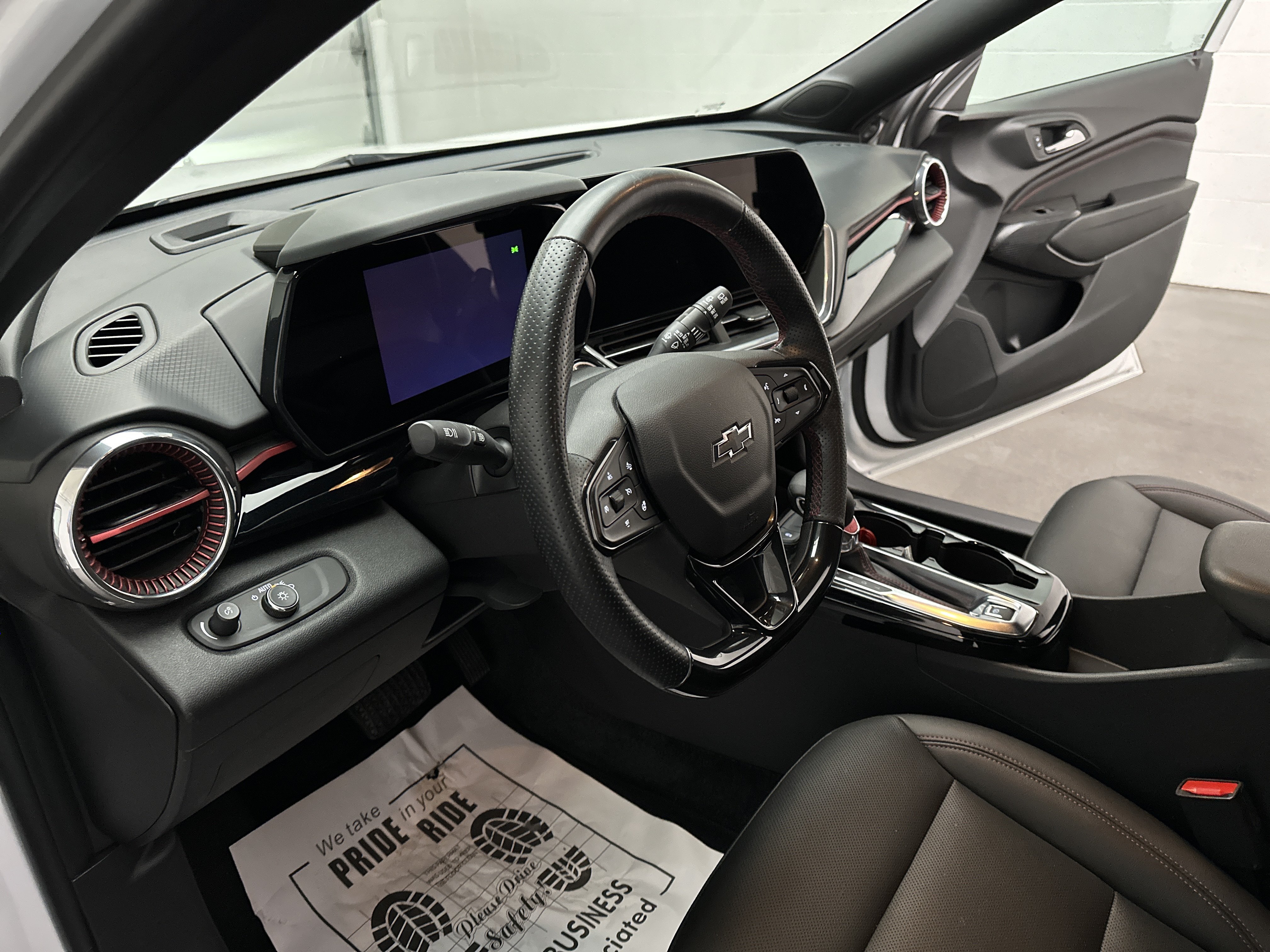 Used 2024 Chevrolet Trax RS w/ Driver Confidence Package FWD image 15