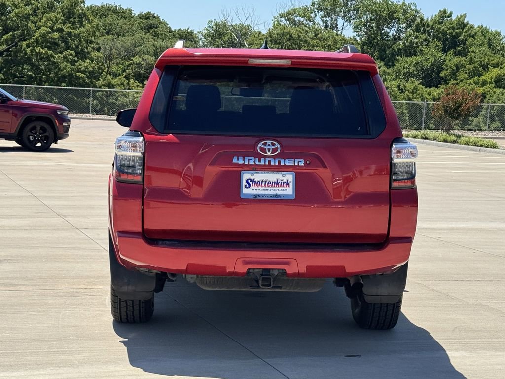 Used 2020 Toyota 4Runner SR5 AWD/4WD image 5