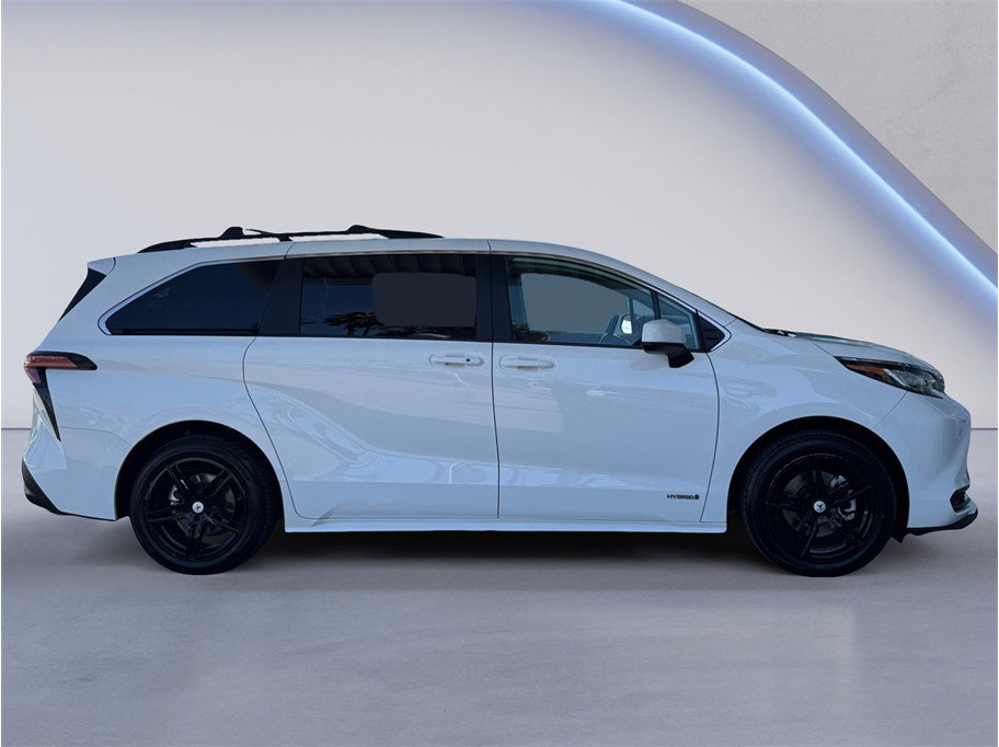 Used 2021 Toyota Sienna LE image 7