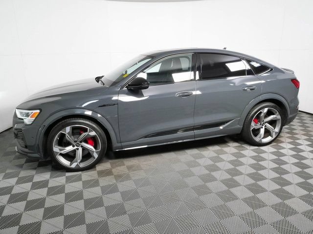 Used 2024 Audi SQ8 e-tron Premium Plus w/ Black Optic Package AWD/4WD image 32