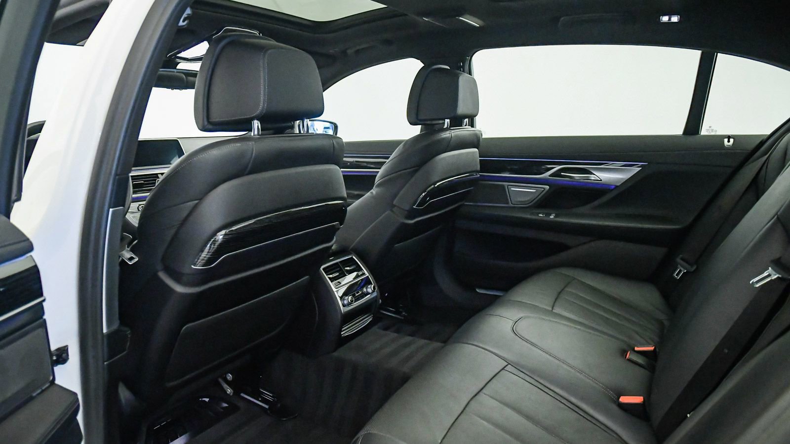 Certified 2022 BMW 740i w/ M Sport Package RWD image 21