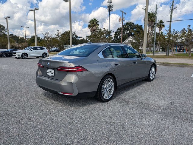 Used 2024 BMW 530i w/ Convenience Package RWD image 5