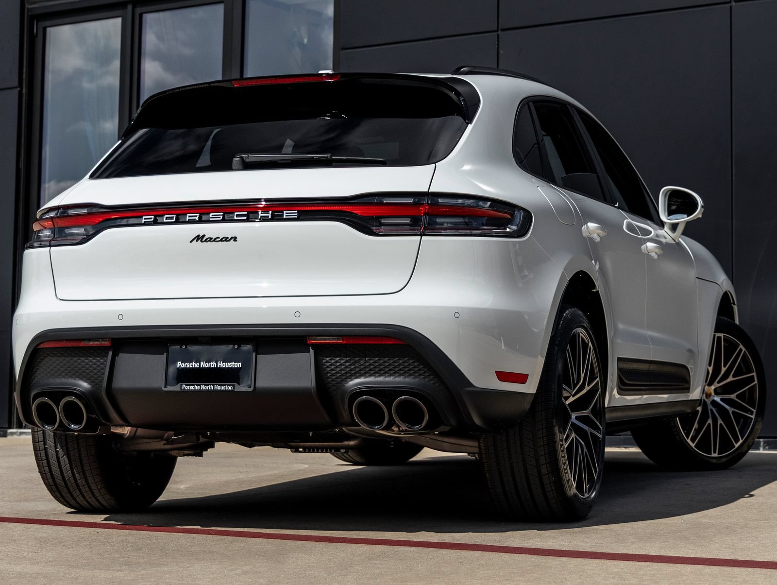 Certified 2026 Porsche Macan AWD/4WD image 11