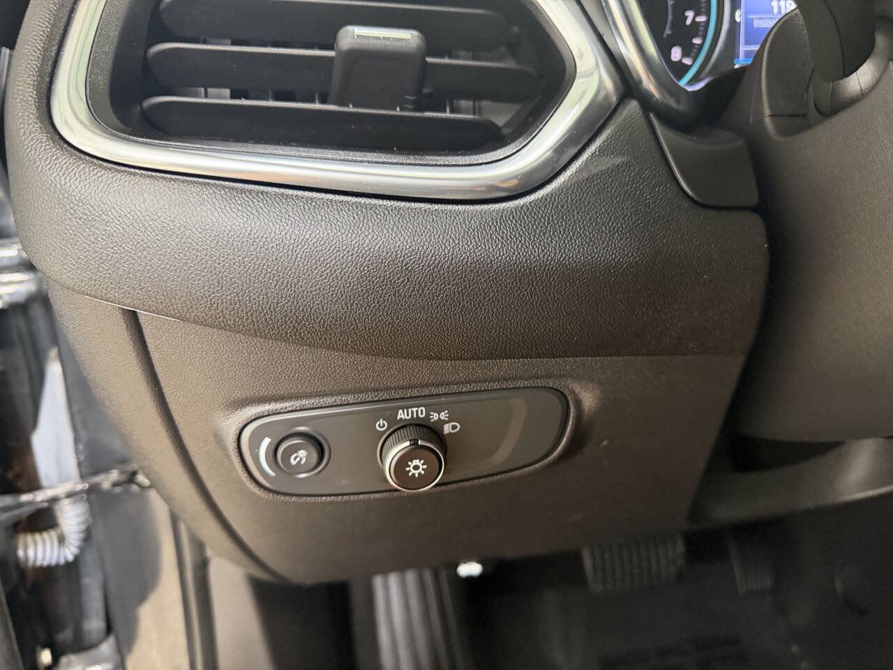 Used 2023 Chevrolet Equinox LT FWD image 17