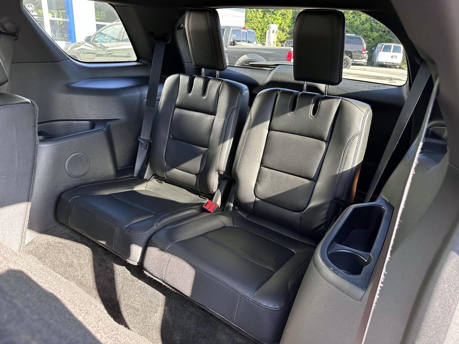 Used 2017 Ford Explorer XLT w/ Equipment Group 202A AWD/4WD image 14