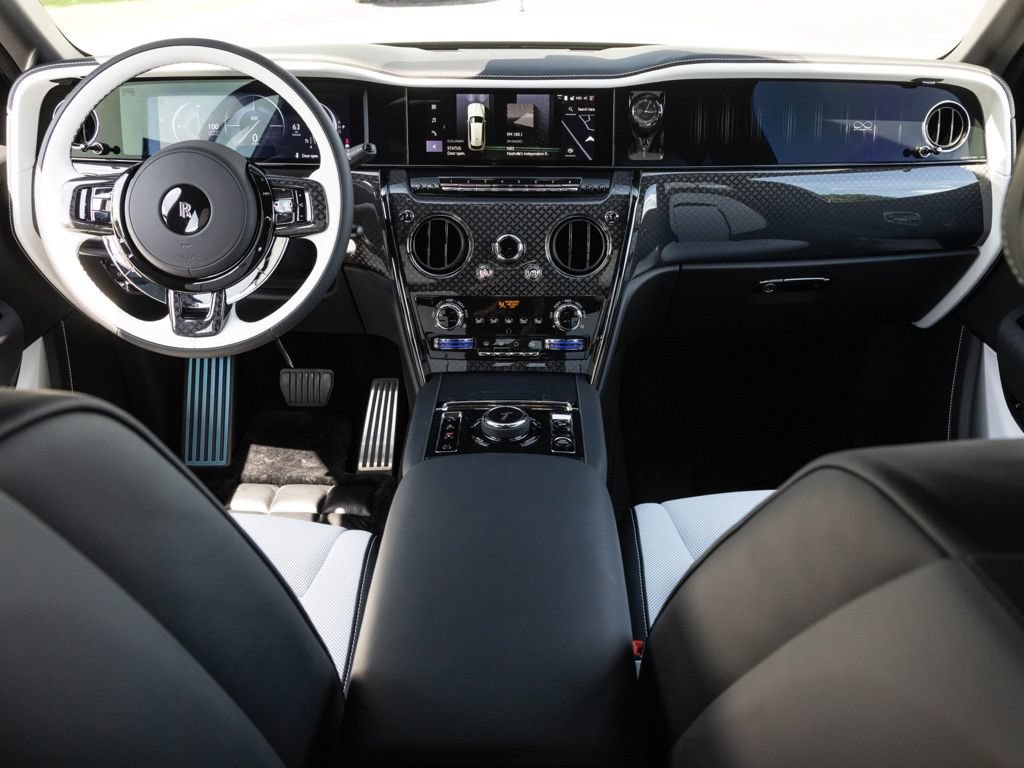 New 2027 Rolls-Royce Cullinan Black Badge AWD/4WD image 2