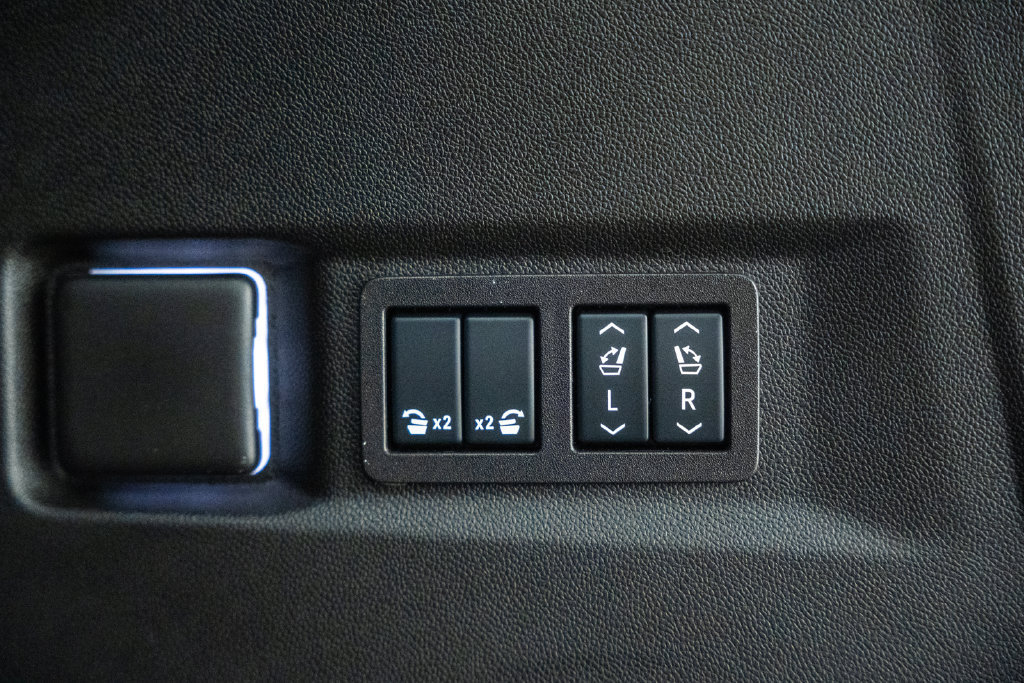 Used 2026 Chevrolet Tahoe High Country AWD/4WD image 11