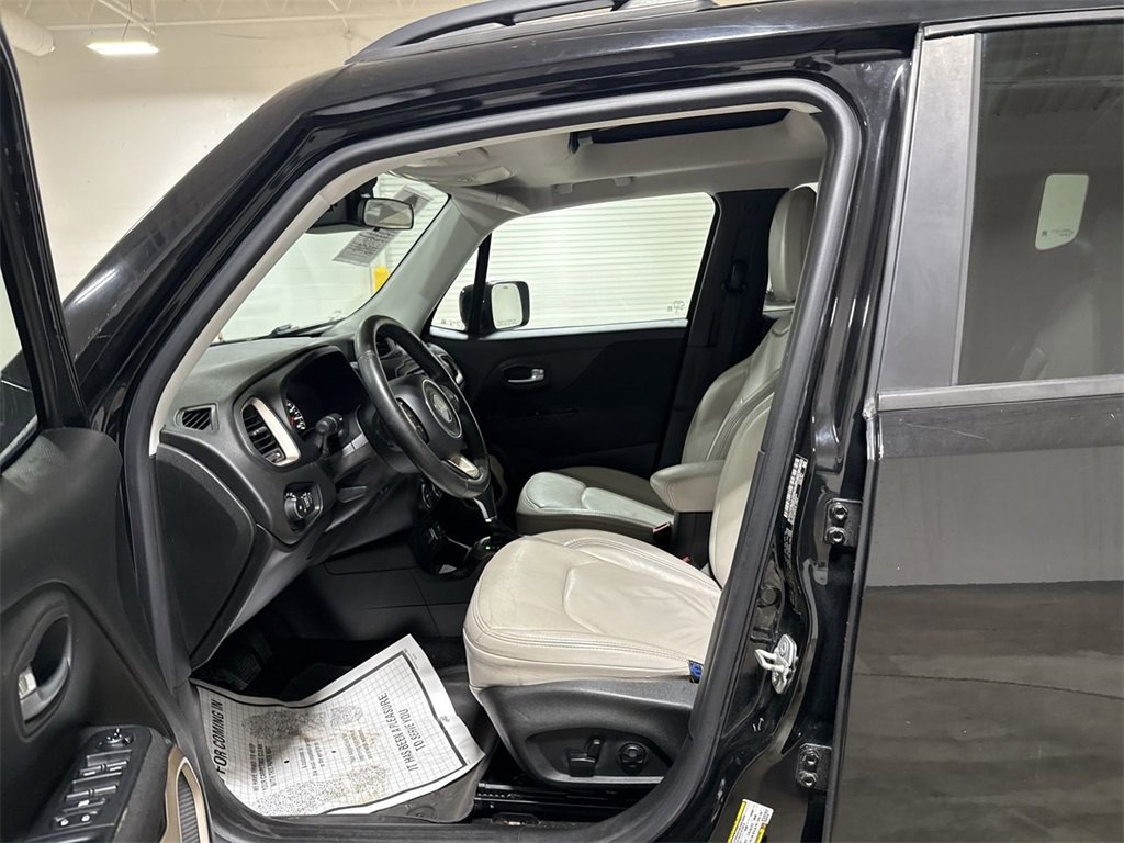 Used 2015 Jeep Renegade Latitude w/ Popular Equipment Group image 18