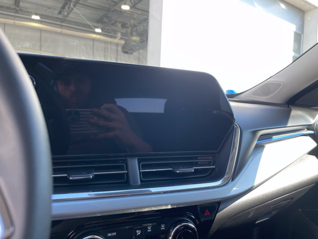 New 2026 Chevrolet Trax LT w/ Sunroof Package FWD image 18